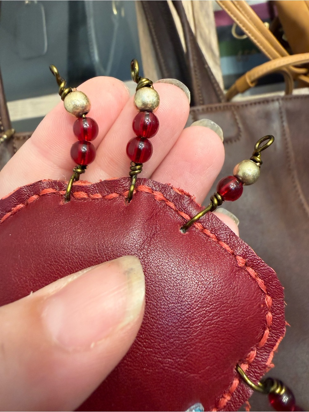 “Garnet” Hand-sewn leather crab Large - Picture 5 of 5